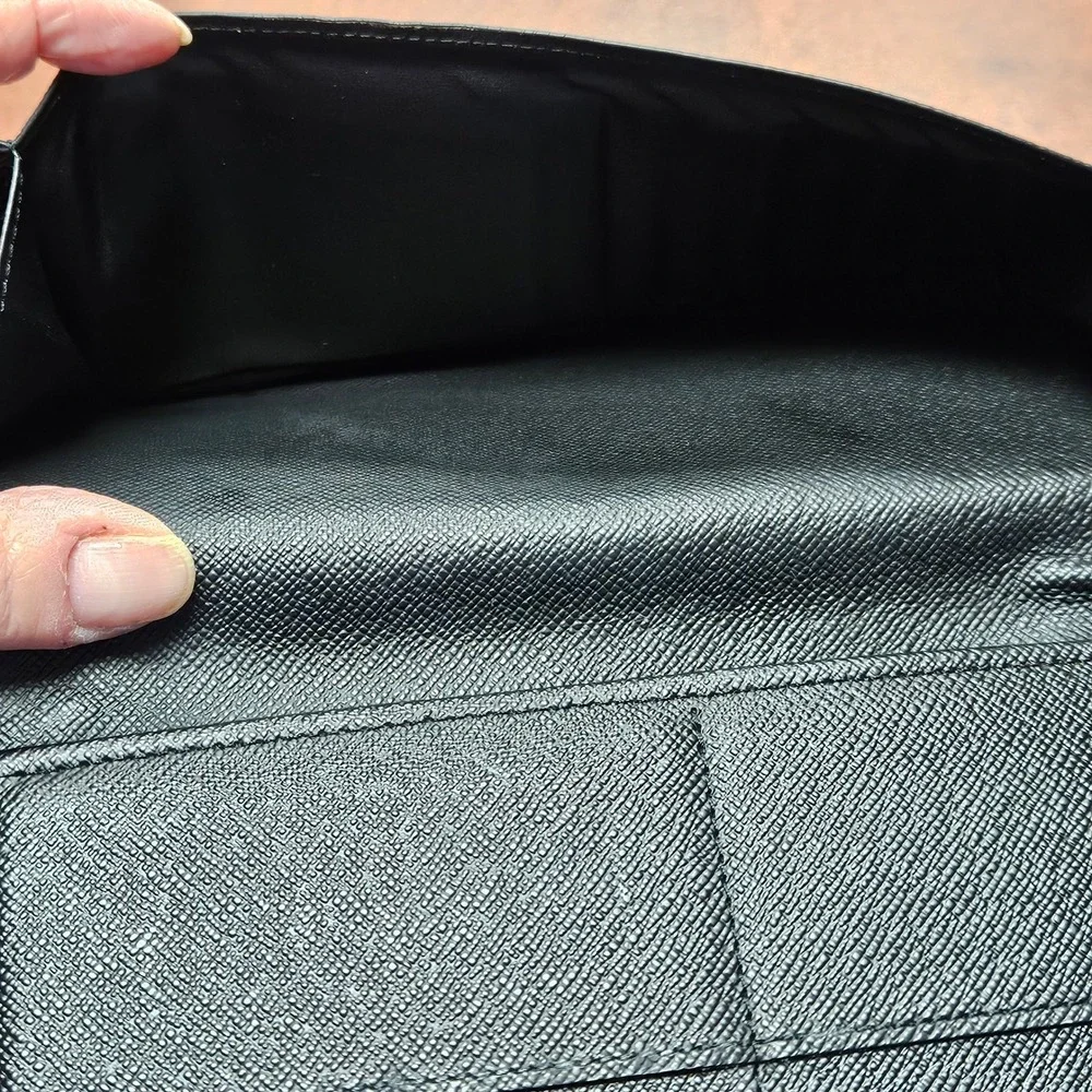 Louis Vuitton Taiga Zippy Organizer NM Black Wallet 2021 France LM0261 READ - Picture 13 of 14